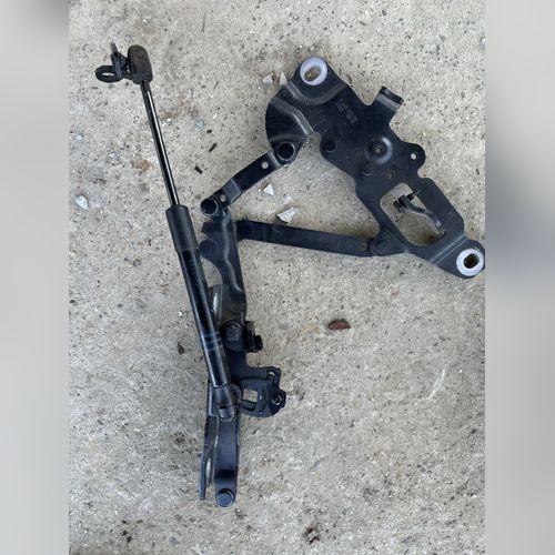 Balamale capota portbagaj stanga si dreapta cu amortizoare BMW F10 535i xDrive 2013