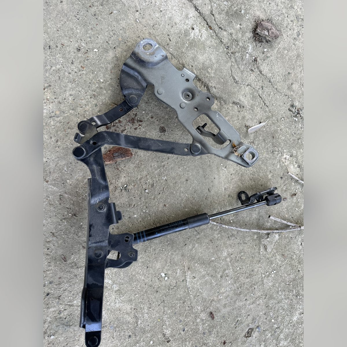 Balamale capota portbagaj stanga si dreapta cu amortizoare BMW F10 535i xDrive 2013 – poza 2