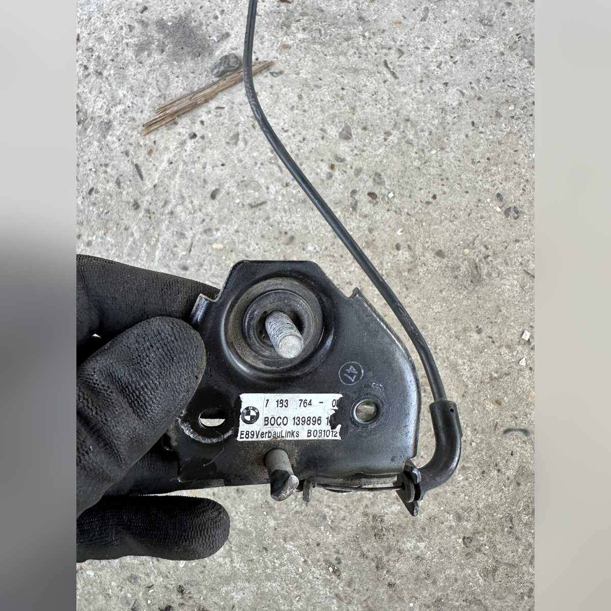 Broasca capota motor stanga si dreapta BMW F10 F11 F01 F02 7193764 7193763 – poza 2