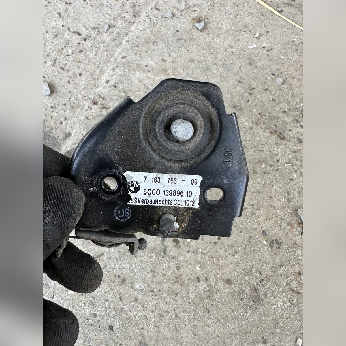 Broasca capota motor stanga si dreapta BMW F10 F11 F01 F02 7193764 7193763 – poza 3