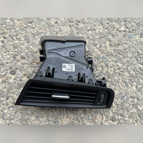 Grila ventilatie bord dreapta BMW F10 F11 dreapta 535i xDrive 2013