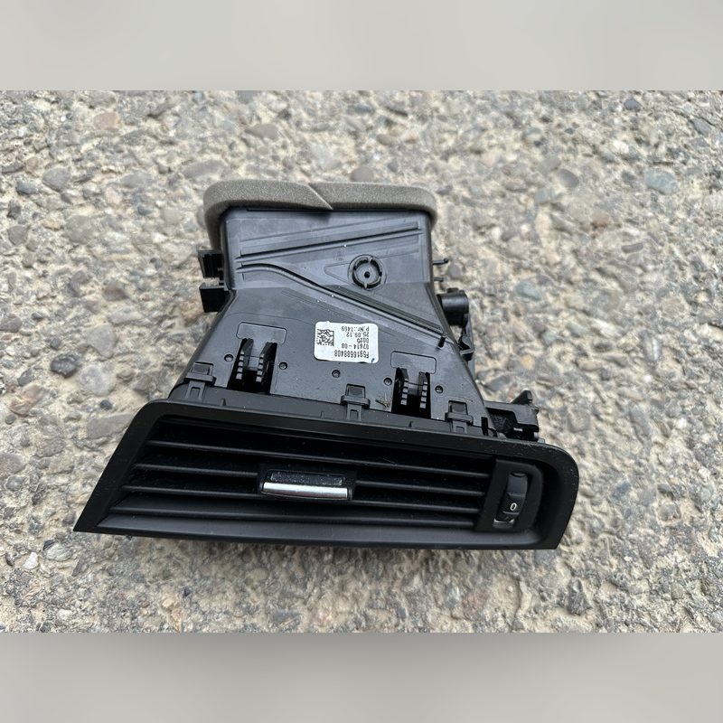 Grila ventilatie bord dreapta BMW F10 F11 dreapta 535i xDrive 2013 – poza 1