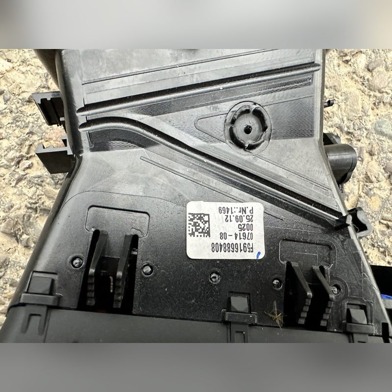 Grila ventilatie bord dreapta BMW F10 F11 dreapta 535i xDrive 2013 – poza 2