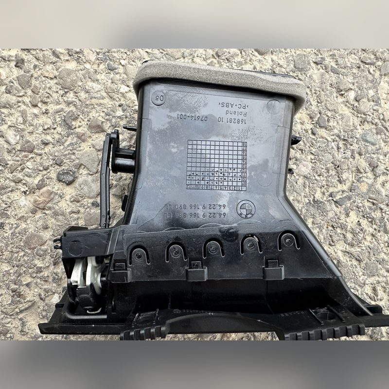 Grila ventilatie bord dreapta BMW F10 F11 dreapta 535i xDrive 2013 – poza 3