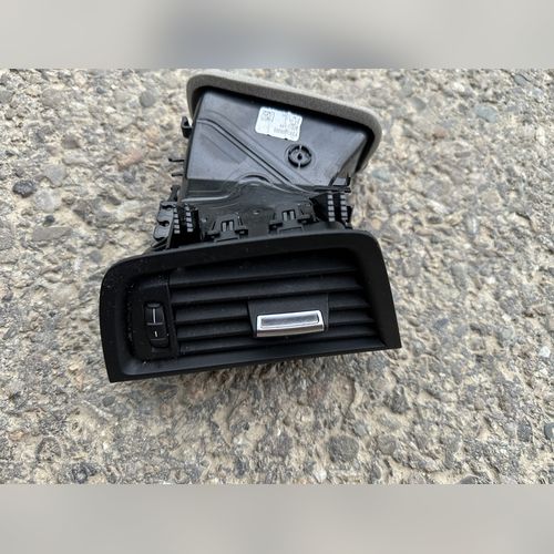 Grila ventilatie bord stanga BMW F10 F11 stanga 535i xDrive 2013