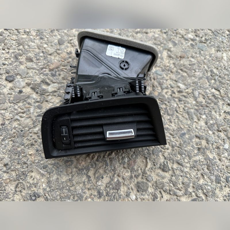 Grila ventilatie bord stanga BMW F10 F11 stanga 535i xDrive 2013 – poza 1