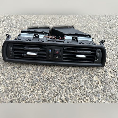 Grila ventilatie centrala bord cu buton avarii BMW F10 F11 535i xDrive 2013