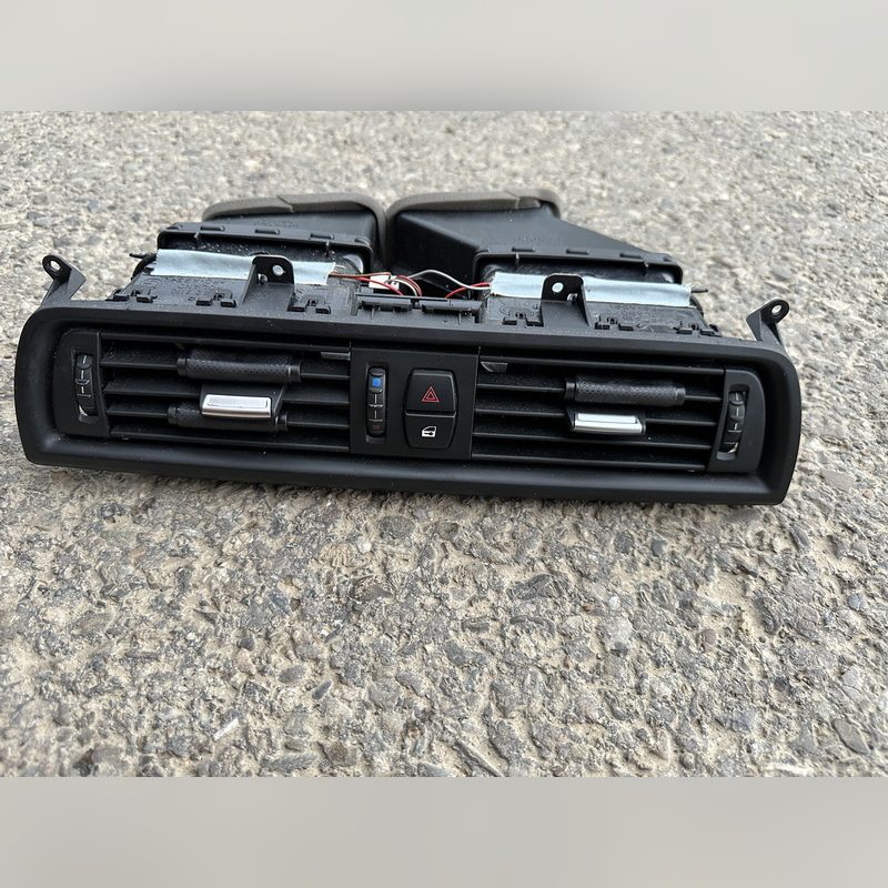 Grila ventilatie centrala bord cu buton avarii BMW F10 F11 535i xDrive 2013 – poza 1