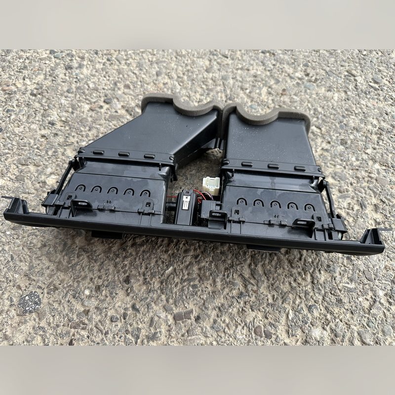 Grila ventilatie centrala bord cu buton avarii BMW F10 F11 535i xDrive 2013 – poza 2