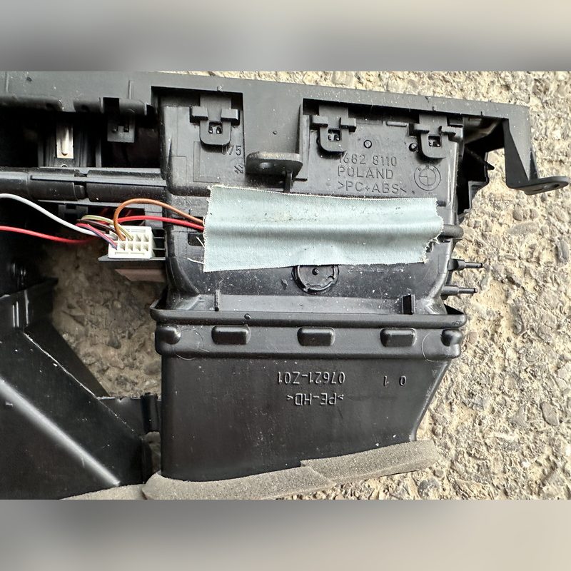 Grila ventilatie centrala bord cu buton avarii BMW F10 F11 535i xDrive 2013 – poza 4