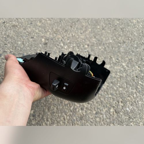 Ornament inferior coloana volan cu buton reglaj volan si incalzire volan BMW F10 535i xDrive 2013
