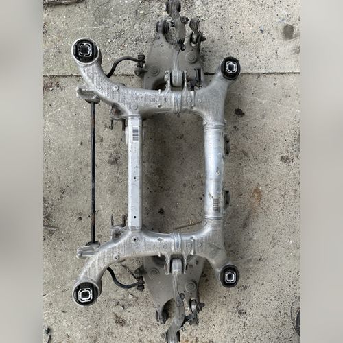 Punte spate (cadru ax spate) cu brate BMW F10 F11 F07 F06 6799103 6793802 9108641 xDrive