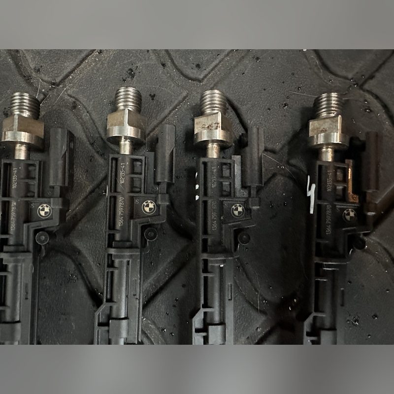 Set 6 injectoare benzina Bosch BMW F10 F01 F07 E90 E70 N55 13647597870 – poza 3