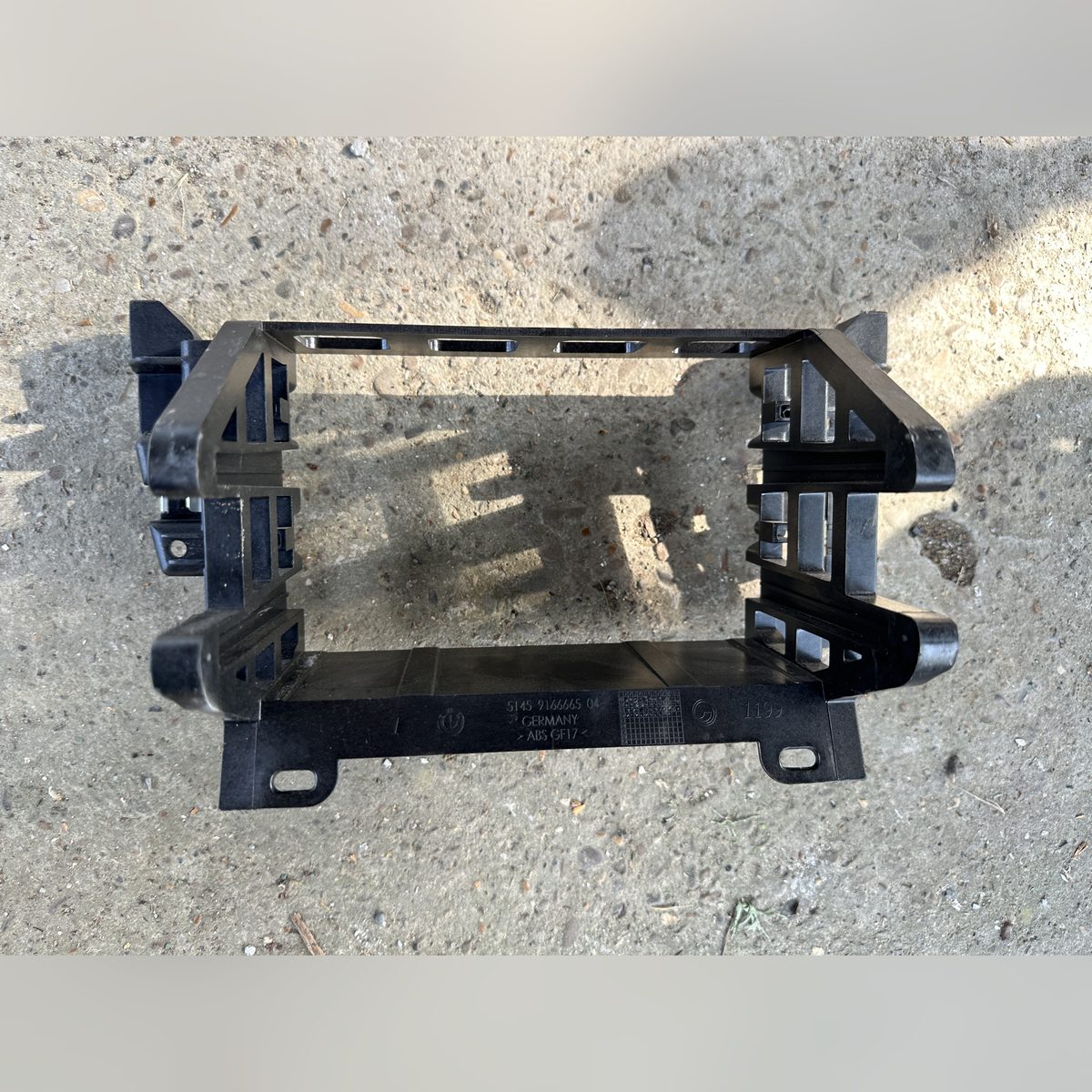 Suport plastic consola centrala / unitate radio BMW F10 51459166665 – poza 2